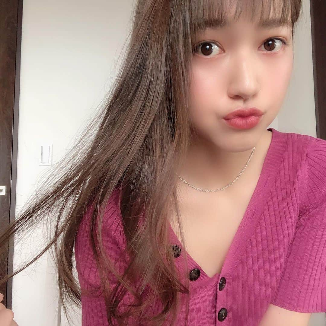 阿島ゆめさんのインスタグラム写真 - (阿島ゆめInstagram)「🌹 . . めちゃ優秀なダイソンの#エアラップ 🥺👏 . ヘッドの部分が変えられるから 乾かす、ブロー、巻きが 一つでできちゃう！🌞 . 風で髪の毛をカールさせるから 髪のダメージを考えるとありがたい😂❣️ . 自然な束感もでるし本当優秀🙇‍♀️🙇‍♀️🙇‍♀️ #dysonhair」6月4日 15時46分 - yume_ajima