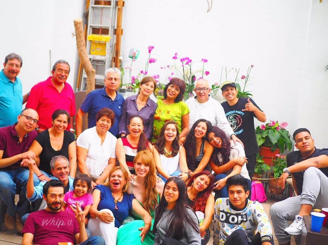 IVANさんのインスタグラム写真 - (IVANInstagram)「* Fam💖🦋 メキシコ家族。 ほんっとに最高なじかんだった💛 #Mexico#familia#adorada #gracias#amor #latina#mexicana #メキシコの家族 #愉快で陽気 #基本食べるか踊るかテキーラか♡ #またすぐ会いに来ます」6月4日 15時43分 - fresanaca