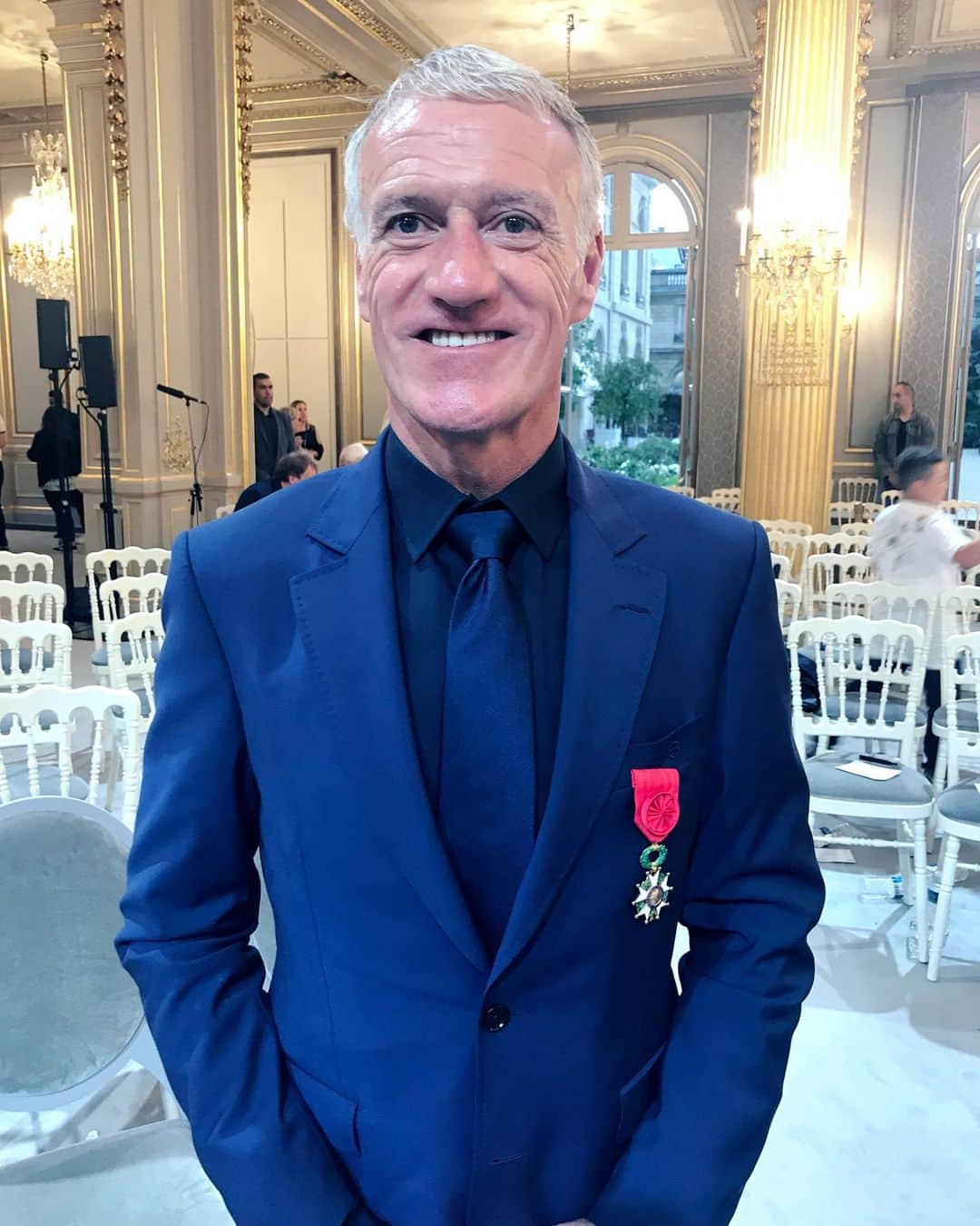 サッカー フランス代表チームさんのインスタグラム写真 - (サッカー フランス代表チームInstagram)「Nos Bleus avec la Légion d’honneur à l’Elysée ! ⭐️⭐️ #FiersdetreBleus 🎖 - The world Champions were awarded the Legion of Honour by France President Emmanuel Macron today at the Elysee Palace ⭐️⭐️」6月5日 2時40分 - equipedefrance