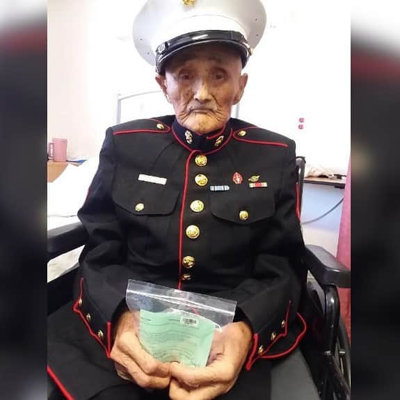 アメリカ海兵隊さんのインスタグラム写真 - (アメリカ海兵隊Instagram)「Navajo Code Talker William Tully Brown passed away yesterday at 96 years old.  Brown, one of the last surviving Code Talkers from WWII, enlisted in 1944 and became part of a legendary group of Native Americans who encoded messages in the Navajo language.  Semper Fidelis, Marine.  #Marines #Military #WWII #CodeTalker #History」6月5日 1時14分 - marines