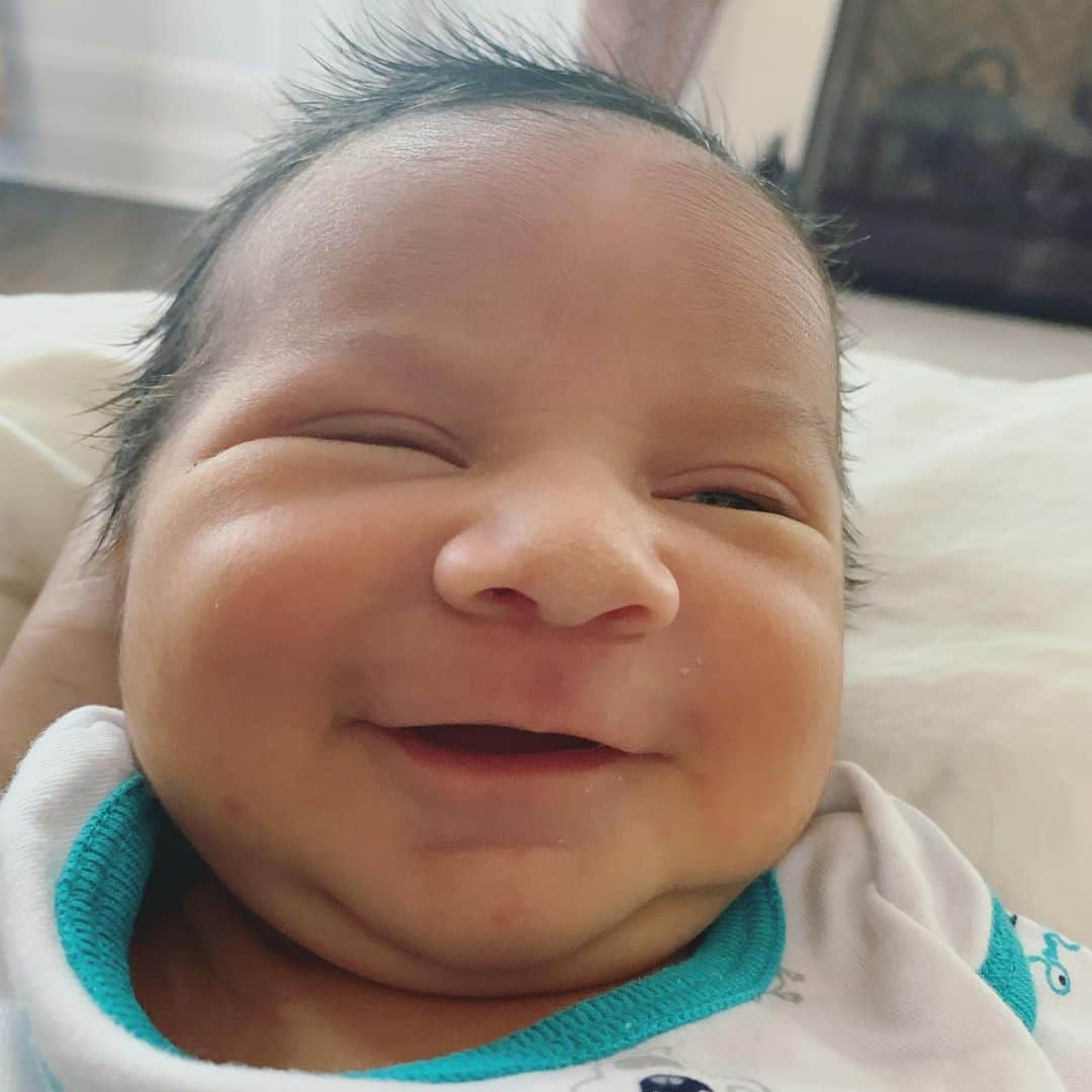 ニコール・ ポリッツィさんのインスタグラム写真 - (ニコール・ ポリッツィInstagram)「My 5 day old fire cracker. He was chugging and shitting from 1-5am & woke up happy as a clam today. He’s living the dream. Get it Angelo 🙌🏽 #blessedmawma  #sendmestarbucks #blessed」6月5日 1時28分 - snooki