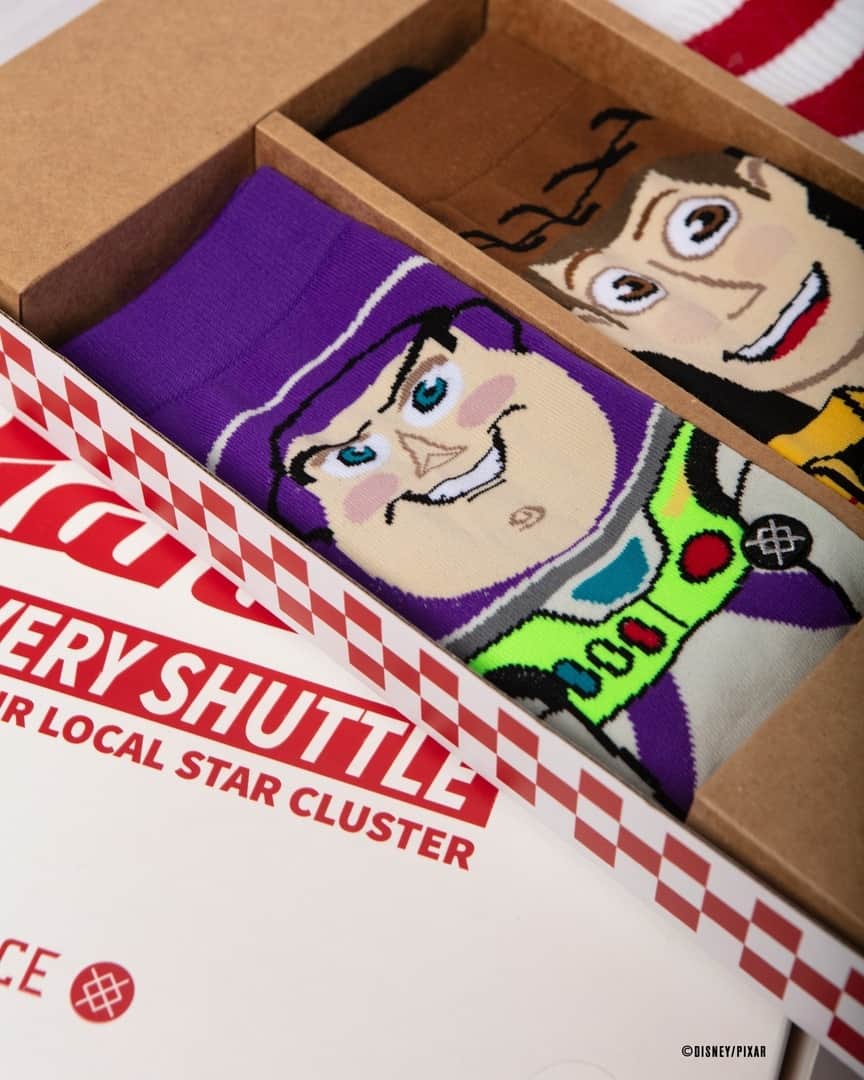 Stanceさんのインスタグラム写真 - (StanceInstagram)「To Infinity and Beyond 🚀 Buzz, Woody, and a few of their closest friends are all present and accounted for in our all new Toy Story collection. Paying homage to an iconic "Spaceport", the collection offers a Pizza Planet box set of three socks, along with two glow-in-the-dark limited edition pins. Available now in Adult and Kids' sizes. Get 'em now before Sid gets to 'em first... link in bio. #DisneyxStance」6月5日 1時30分 - stanceofficial