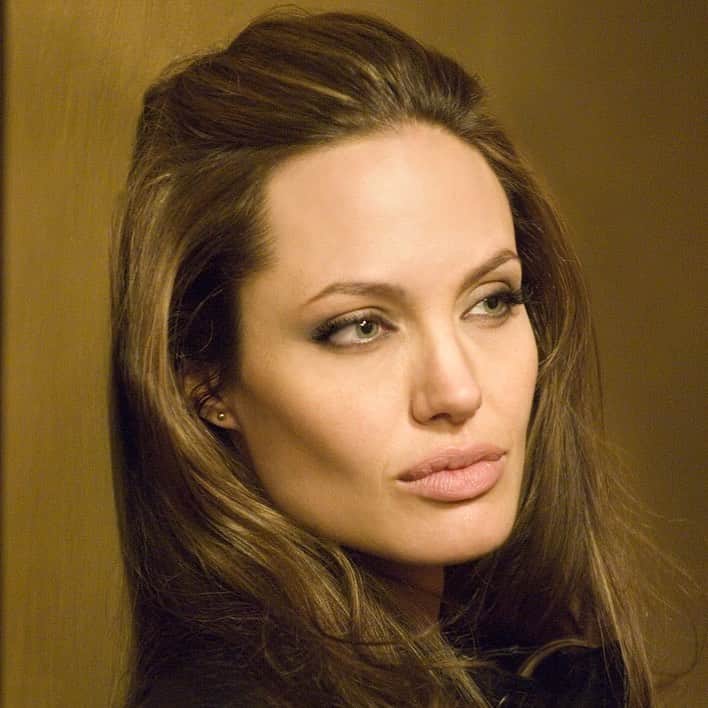 アカデミー賞さんのインスタグラム写真 - (アカデミー賞Instagram)「“I was itching to do something that was physical, because I had done some emotional films… it has a great story, it's got a dark sense of humor and it's wild, and the stunts - I knew that they were going to be done in an original way.” - Angelina Jolie on what drew her to the role of Fox in “Wanted” (2008)」6月5日 1時34分 - theacademy