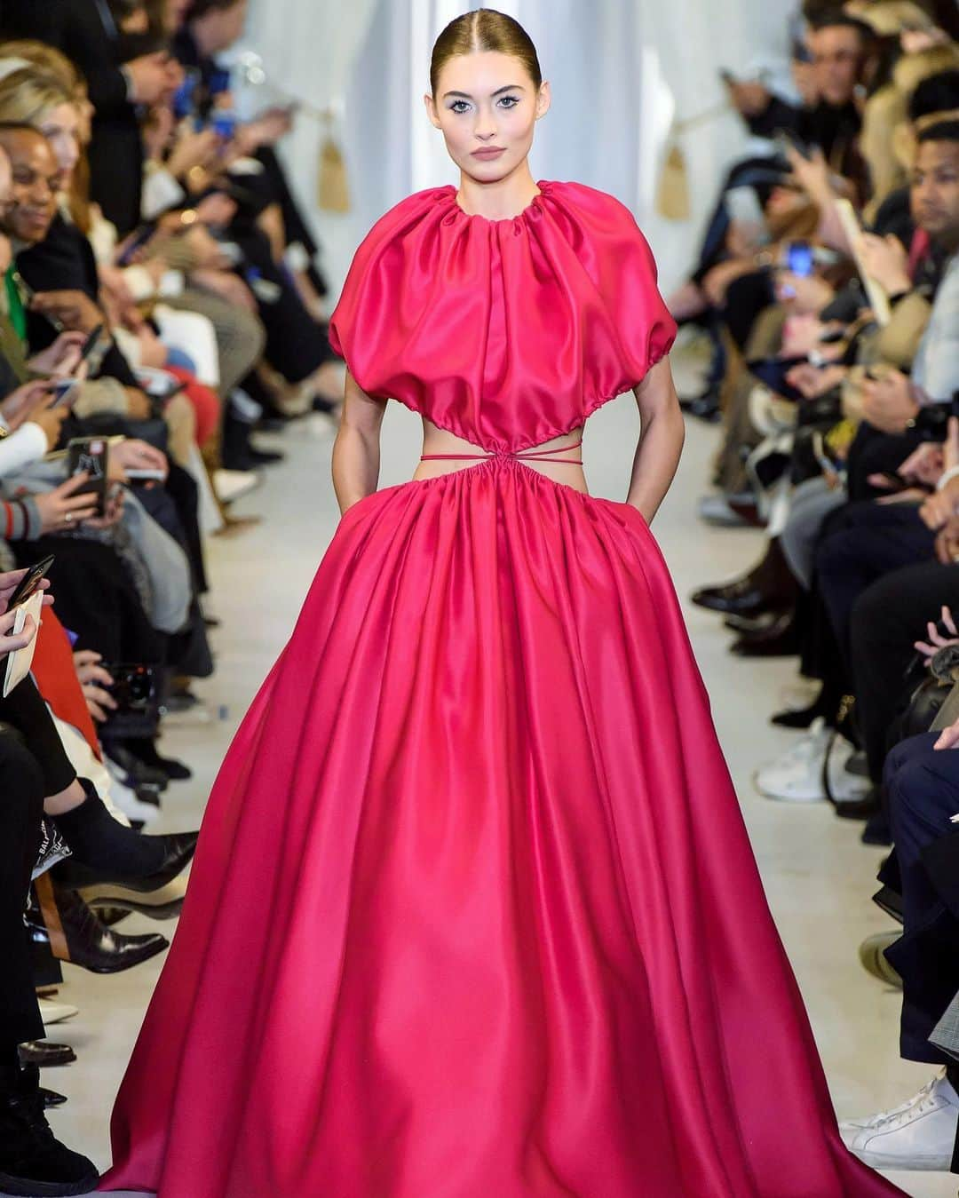 Fashion Weekさんのインスタグラム写真 - (Fashion WeekInstagram)「Big congratulations to @BrandonMaxwell who has been named Womenswear Designer of the Year at the #CFDAAwards last night. 👈 to discover the designer's memorable runway looks through the years. ⠀⠀ Photos by @gettyimages」6月5日 1時51分 - fashionweek