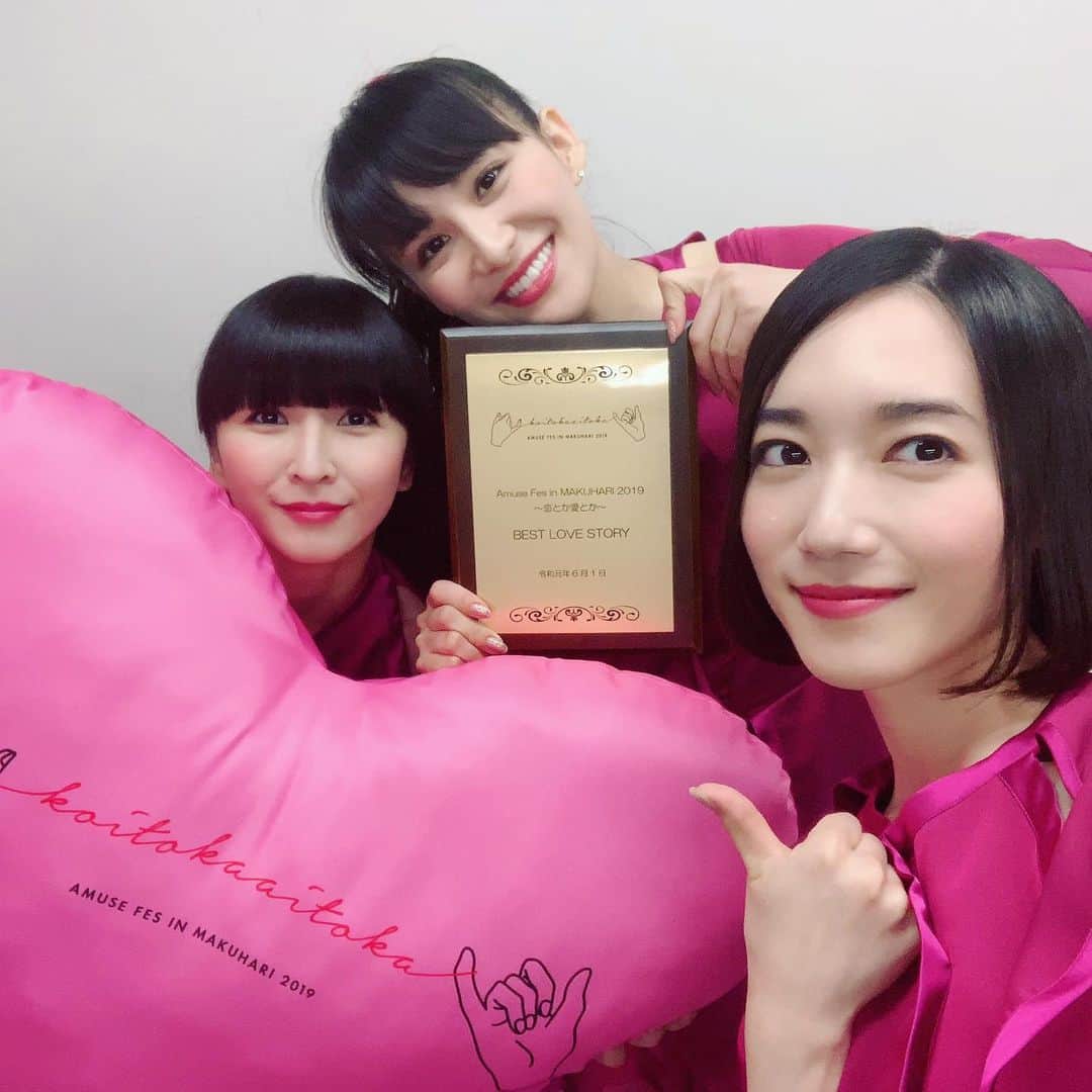 Perfumeさんのインスタグラム写真 - (PerfumeInstagram)「Got the Best Love Story Award at Amuse Fes💕 #AmuseFes2019 #prfm」6月5日 1時59分 - prfm_official