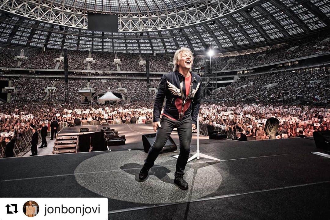 Bon Joviさんのインスタグラム写真 - (Bon JoviInstagram)「“2 great shows.  2 great cities. See u in Stockholm.” - @jonbonjovi  Check out JBJ’s post to view more photos 📸」6月5日 2時00分 - bonjovi