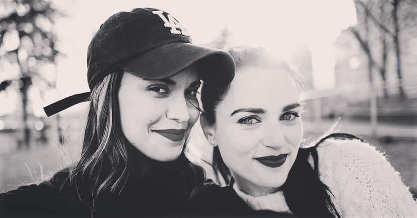 オデット・アナブルさんのインスタグラム写真 - (オデット・アナブルInstagram)「Hey Katie McG, I miss your crazy ass. That’s all. #frenchgirlredforever 👯‍♀️」6月5日 2時15分 - odetteannable