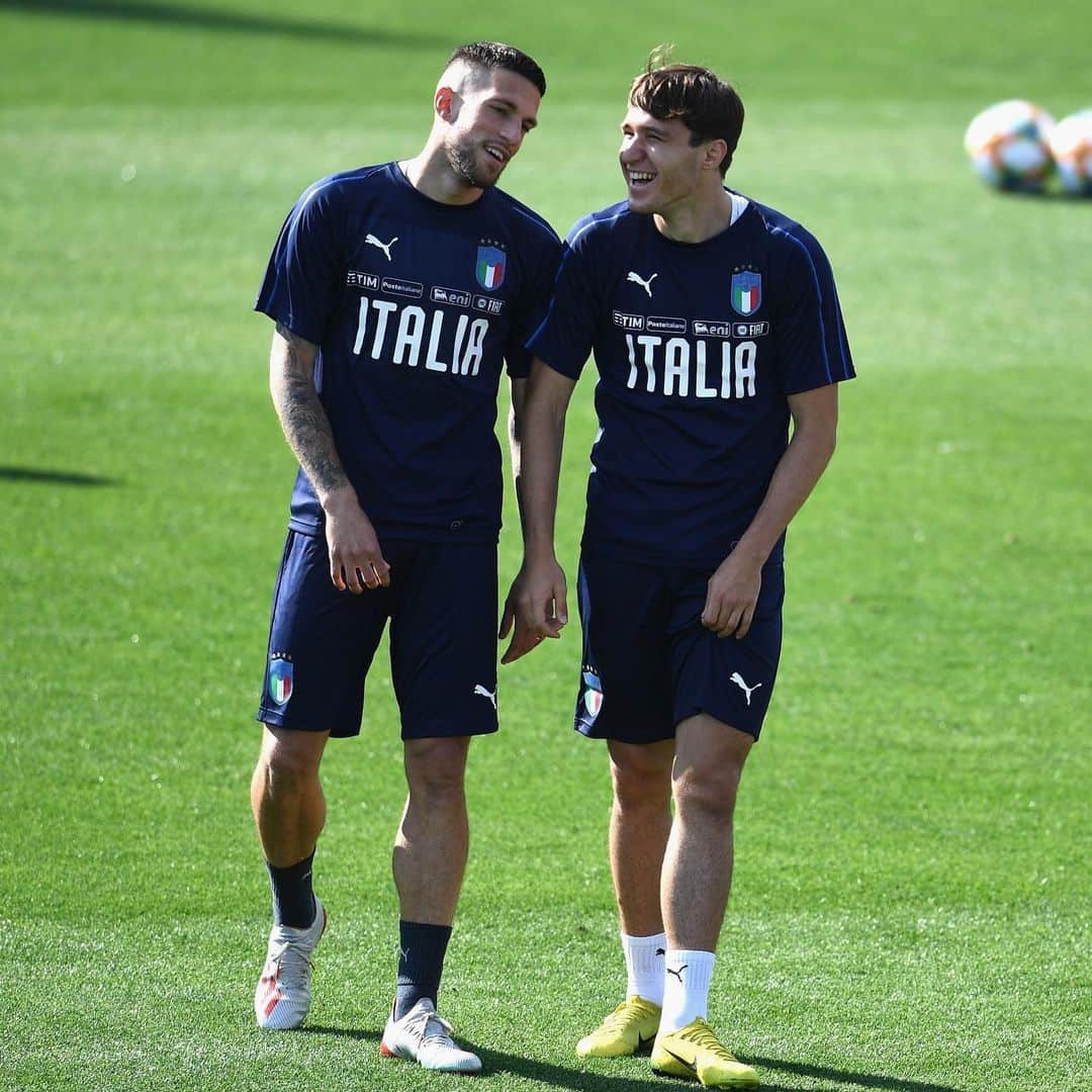 クリスティアーノ・ビラーギのインスタグラム：「Al lavoro con il sorriso😆🇮🇹 #italia #azzurri @azzurri」