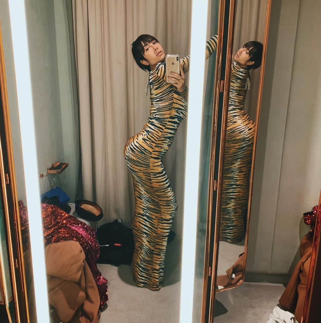 ジャッキー・クルーズのインスタグラム：「MEOW 🇩🇴 #dominicana #london 🇬🇧」