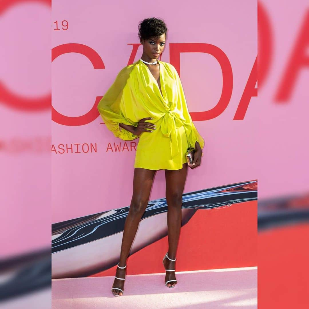 マリア・ボルゴさんのインスタグラム写真 - (マリア・ボルゴInstagram)「Serving legs and look🎾 #cfdaawards 2019 congratulations to all the winners and nominees last night. Wearing: @azeeza  Glam: @hsbk_ & @tatidon 📸: @thestewartofny」6月5日 2時30分 - iammariaborges