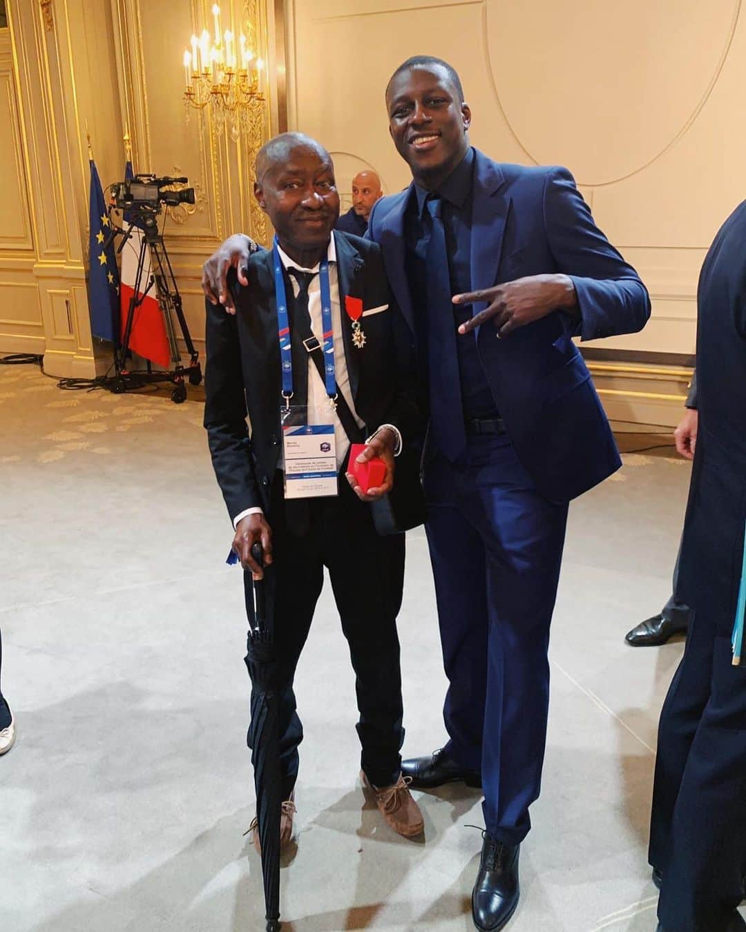 バンジャマン・メンディのインスタグラム：「La fierté des nôtres ♥️ Légion d’honneur 🎖」