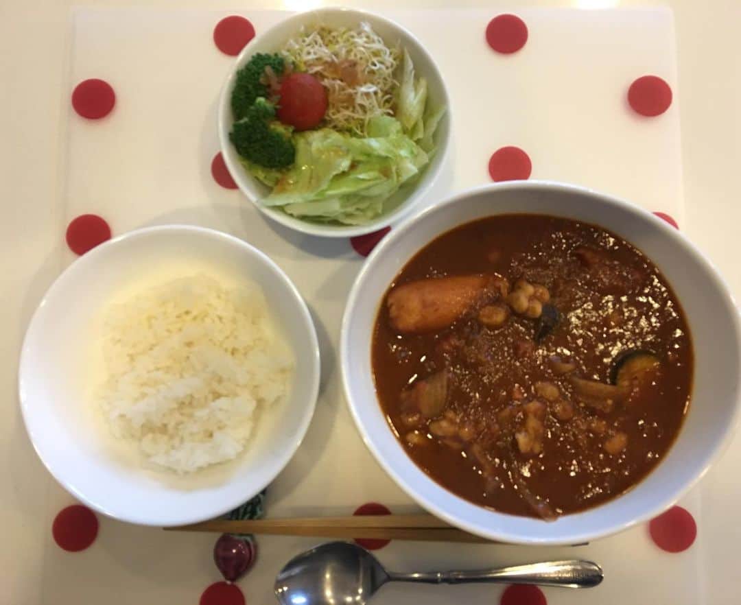 NAOTOさんのインスタグラム写真 - (NAOTOInstagram)「今日のカレー部は、老舗のムルギーさんへ。 実は朝ごはんも、ラタトューユが残ってたので ベル食品の、大泉洋さんプロデュースのスープカレーのスープを使って、ウインナーと納豆のトマトスープカレーを。 これで、完璧だね。😊 #NACSYMPHONY #ムルギー #日本スープカレー協会広報宣伝担当理事」6月4日 17時51分 - naoto_poper