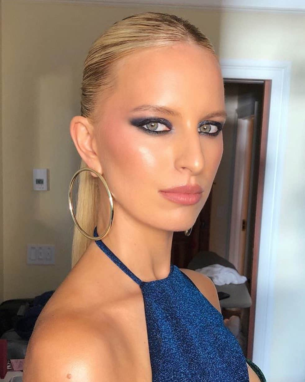 カロリナ・クルコヴァさんのインスタグラム写真 - (カロリナ・クルコヴァInstagram)「CFDA Fashion Awards 2019 🔥 Thank you for having me @cfda  And thank you my #super TEAM #makeup @kaleteter #hair @ritamarmor #styling Colab with @edwardo71 Wearing @tommyhilfiger @zendaya jumpsuit the amazing bag by @judithleiberny jewelry @jenniferfisherjewelry 💋 #bts on my stories! ❤️ #KK」6月4日 17時52分 - karolinakurkova