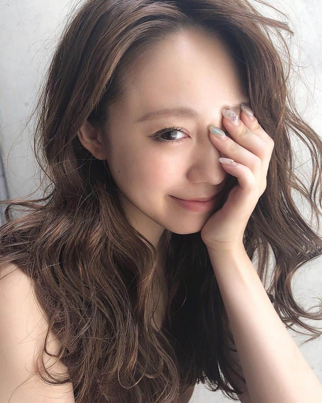 美女美容事情さんのインスタグラム写真 - (美女美容事情Instagram)「《自然体な美しさ💕》⠀ *⠀ リポストを使って、素敵な写真📷✨を投稿されてる方を紹介させて頂く⠀⠀⠀⠀ 【💄美女美容事情💅】のコーナーです✨⠀ *⠀⠀⠀⠀⠀⠀⠀ いいねやコメント、フォローして応援してね❤︎🥰🎶⁣⠀ *⠀⠀⠀⠀⠀⠀⠀ 今回ご紹介させて頂きますのは❤︎⠀ 白岩 まちこさん< @machichas >の素敵なお写真📸⠀ *⠀ ナチュラルな美しさが伝わってきます😊優しい笑顔がとても魅力的🥰⠀ ヘアスタイルもすごく可愛いです❤️⠀ *⠀⠀ 白岩 まちこさんのアカウントには他にも素晴らしい投稿が沢山ありますので是非覗いてみてくださいね💁‍♀️💙⠀ *⠀⠀ 白岩 まちこさん< @machichas >⠀ 素敵な投稿ありがとうございました☺️📸✨⠀⠀⠀⠀⠀⠀⠀⠀ △▼△▼△▼△▼△▼△▼△▼△▼△▼⠀⠀⠀⠀⠀⠀⠀⠀⠀⠀⠀⠀⠀⠀⠀⠀⠀⠀⠀⠀⠀⠀⠀⠀⠀⠀⠀⠀⠀⠀⠀⠀⠀ ❤🧡💛「美女美容事情」💚💙💜⠀⠀⠀⠀⠀⠀⠀⠀⠀⠀⠀⠀⠀⠀⠀ 👇掲載ご希望の方は👇⠀⠀⠀⠀⠀⠀⠀⠀⠀⠀⠀⠀⠀⠀⠀⠀ @b_b_j.jタグ付けと🖤 # ビジョビ⠀🖤⠀⠀⠀⠀⠀⠀⠀⠀⠀⠀⠀⠀⠀⠀⠀ をタグ付けお願いします✨⠀⠀⠀⠀⠀⠀⠀⠀⠀⠀⠀⠀⠀⠀⠀⠀ ――――――――――――――――⠀⠀⠀⠀⠀⠀⠀⠀⠀⠀⠀⠀⠀⠀⠀⠀⠀⠀⠀⠀⠀⠀⠀ ～姉妹アカウントのご紹介～⠀⠀⠀⠀⠀⠀⠀⠀⠀⠀⠀⠀⠀⠀⠀⠀⠀⠀⠀⠀⠀⠀⠀⠀⠀⠀⠀ ◇美容情報を紹介している«美女美容事情～Beauty～»⠀⠀⠀⠀⠀⠀⠀⠀⠀⠀⠀⠀⠀⠀⠀⠀⠀⠀⠀⠀⠀⠀⠀⠀⠀⠀ ( @b_b_j.j_b )⠀⠀⠀⠀⠀⠀⠀⠀⠀⠀⠀⠀⠀⠀⠀⠀⠀⠀⠀⠀⠀⠀⠀⠀⠀⠀⠀ ◇美しい旅スポット紹介をしている«美 spot»⠀⠀⠀⠀⠀⠀⠀⠀⠀⠀⠀⠀⠀⠀⠀⠀⠀⠀⠀⠀⠀⠀⠀⠀⠀ ( @b__spo )⠀⠀ ⠀ ◇ビジョビがお届けするセレクトショップ«bi select»⠀ ( @bi_select )⠀ ⠀⠀⠀⠀⠀⠀⠀⠀⠀⠀⠀⠀⠀⠀⠀⠀⠀⠀⠀⠀⠀ よかったらこちらも覗いてみてね✨⠀ ――――――――――――――――⠀⠀⠀ @b_b_j.j⠀⠀ #ヘアスタイル  #美容  #beauty⠀⠀⠀⠀⠀⠀ #ゆるふわ巻き  #ナチュラルヘア ⠀ #オトナ女子 ⠀⠀ #美意識向上  #ナチュラルメイク ⠀ #エレガント #大人メイク ⠀ #女子力 #女子力向上⠀⠀⠀⠀⠀⠀ #リップ #カラコン ⠀ #naturalbeauty #haircolor」6月4日 17時53分 - b_b_j.j