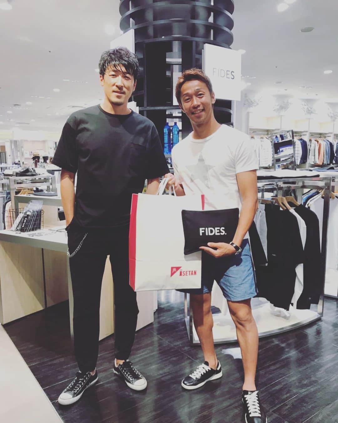 清武弘嗣のインスタグラム：「@fides_japan  いつもありがとうございます😊 . #しかし俺黒すぎ笑 #だから少し加工してます笑」