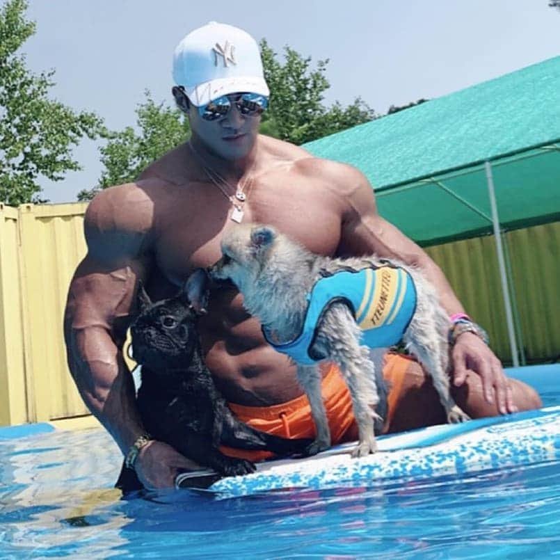 CHUL SOONさんのインスタグラム写真 - (CHUL SOONInstagram)「Puppy private swimming pool. Nice weather to take your puppy for a swim. . . . Huge training Program available at chulsoon.com  Follow the Facebook page to see work outs.  Facebook.com/chulsoonofficial @chul_soon @chulsoon_official (한국계정)  ______________________________ #Musclemania Pro #teamchuls makeup #poolboys #bodybuilding #puppy #frenchbulldog #dogsinpools #fitness #chulsoon #korean #swimmingpool #aesthetic #aesthetics #wbff #ifbb #chulsoon2020 #motivation  #fitfam  #다이어트 #식단 #」6月4日 17時56分 - chul_soon