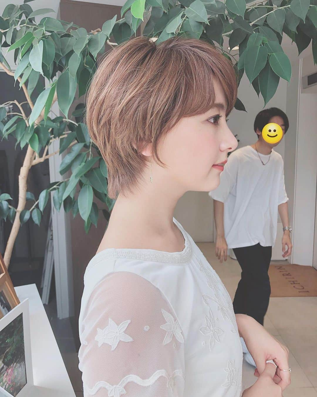 橋本香澄さんのインスタグラム写真 - (橋本香澄Instagram)「. 撮影の時にセットしてもらった ヘアスタイルだよ🕊🌿👒 メイクもほんと完璧🥚 . やっぱプロにやってもらうのは 違いますね😤👏🏻✨ . #hairstyle #hairarrange #hairset  #salon #salonmodel #hairmodel  #short #shorthair #shortbob  #hairdo #ichirin #daybyday #chiba」6月4日 18時06分 - _jasmine_tete_