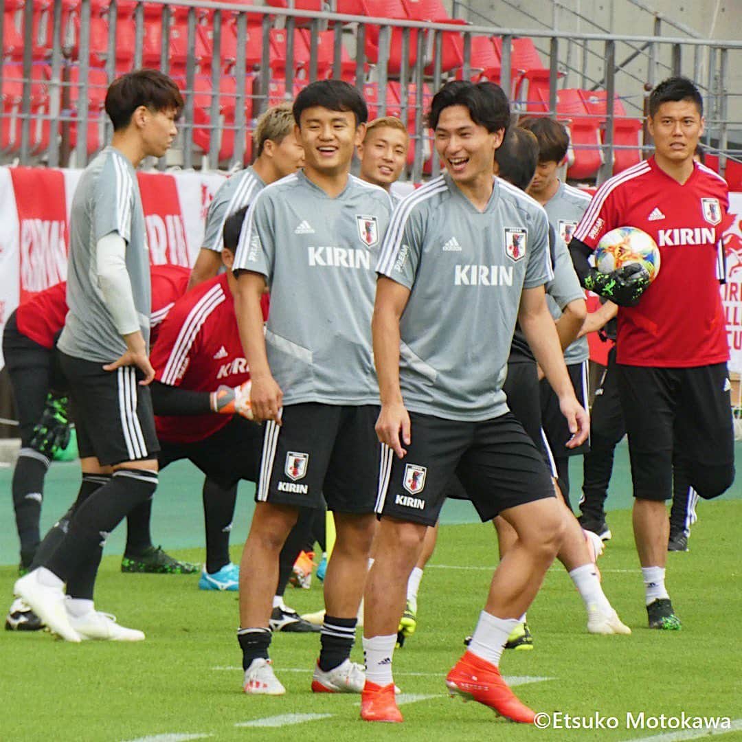 Goal Japanさんのインスタグラム写真 - (Goal JapanInstagram)「. ＼18歳の誕生日を迎えた #久保建英 も笑顔で🇯🇵／ 明日のトリニダード・トバゴ戦に向けて #森保ジャパン が前日練習を行った。 (Photo:Etsuko Motokawa) . 🏆#キリンチャレンジカップ2019 🆚#日本代表×#トリニダードトバゴ代表 📅6月5日(水) ⏰19:30 🏟#豊田スタジアム . #soccer #football #takefusakubo #japan #trinidadandtobago #jfa #daihyo #SAMURAIBLUE #サッカー #フットボール #キリチャレの日 #⚽」6月4日 18時02分 - goaljapan