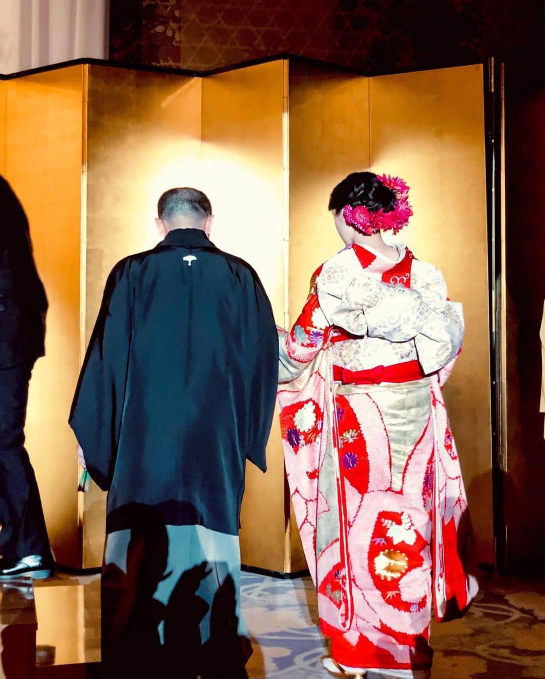 前田紀至子さんのインスタグラム写真 - (前田紀至子Instagram)「週末はとよあさちゃん（果たしてこの呼び名で良いのかしら…）の披露宴にお招き頂き京都へ。 それはもう華やかで素晴らしいお式でした。 気付けば大学時代からずっと仲良くしてくれているとよあさちゃん。 京都やタイ、ハワイ…色々な所で一緒に過ごしたけれど、いつだって完璧なとよあさちゃんとすっとぼけた私のコントラストにお腹を抱えて沢山笑ったことはこれまでもこれからもずっと大切な思い出です。 当たり前のように損得無しに、心から大事な存在だと思えるお友達がいてくれるって本当に有難いこと。 素敵なお友達と同じテーブルで、お隣の席も由起ちゃんで、嬉しかったな。 とよあさちゃん、どうもありがとう。末永くお幸せに🙏🏼✨☕️←ハーブティー」6月4日 18時11分 - ki45m