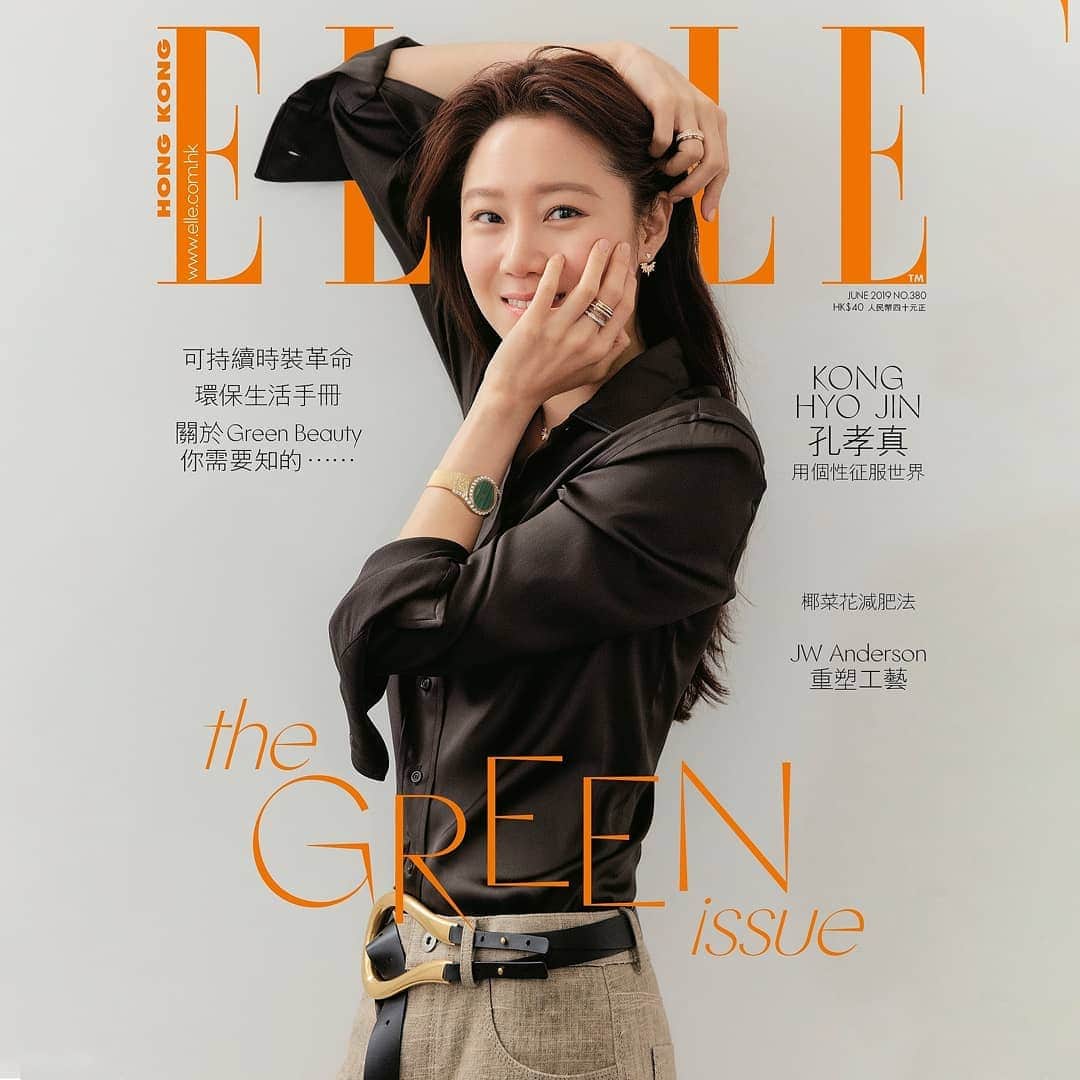 ピアジェさんのインスタグラム写真 - (ピアジェInstagram)「Actress and brand amabassador Kong Hyo-Jin, @rovvxhyo, beams with joy on the cover of @ellehongkong's The Green Issue, wearing our gold and malachite green #PiagetLimelight watch, #PiagetPossession rings and #PiagetSunlight earrings. Photographer: @kimheejune, styling: @jeeahci, hair styling: @soheecho83, make-up artist: @juunszz, nail artist: @boheme_nail, production manager: @kerhee.  #Elle #ElleHK #PiagetAsSeenIn #PiagetSociety #KongHyoJin #공효진 #孔曉振」6月4日 18時12分 - piaget