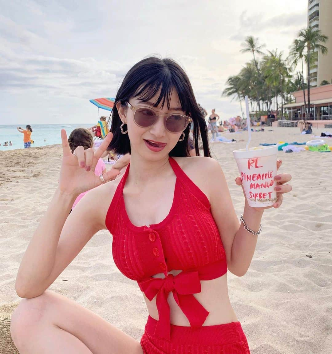 梅村奈央さんのインスタグラム写真 - (梅村奈央Instagram)「人生初ハワイ楽しいぞー！🌺🌴🧡 #高橋果実店 #henrysplace のアイスびっくりするレベルで美味しい。#卍」6月4日 18時23分 - umemuranao