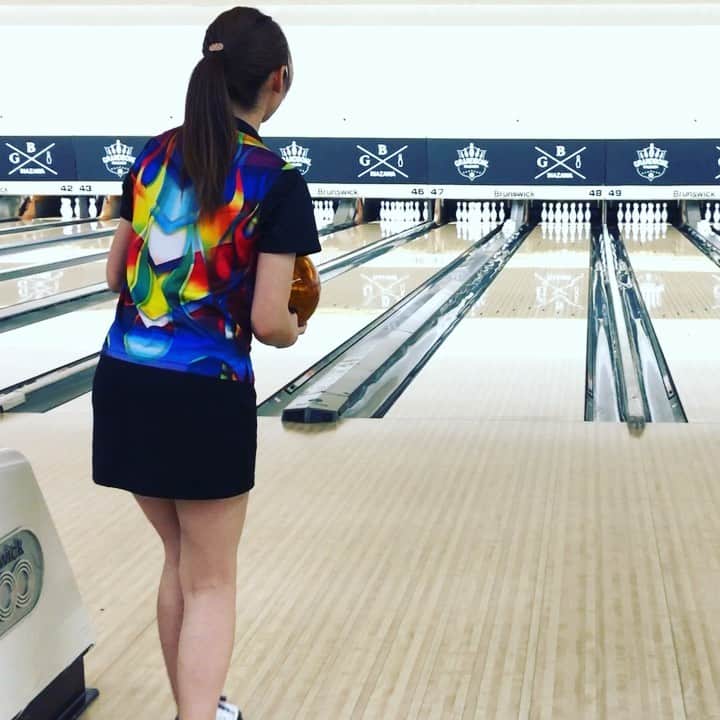 竹原三貴のインスタグラム：「友達の @seulki1006 と半年ぶりに会ったよ！プロテスト合格おめでとう！ 順位戦は66位でした！朝早くからたくさんの応援ありがとうございました！みなさんの応援にすごく元気をもらいました😭✨ #保齡球 #bowling #ボウリング #볼링 #대회 #친구 #프로선수」