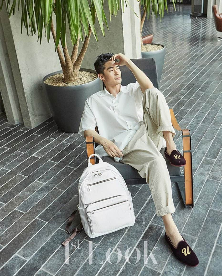 DAKS Koreaさんのインスタグラム写真 - (DAKS KoreaInstagram)「• DAKS accessories X 1stlook . 닥스 액세서리와 퍼스트룩, 배정남이 함께 떠난 여름 화보를 만나보세요! . [배정남 착용 아이템] #DBBA9F042WT . #Repost @1stlookofficial ・・・ 무작정 떠나고 싶은 계절, <#스페인하숙>에서 돌아온 #배정남(@jungnam_bae).✈️ 또 다른 길 위에 선 그를 포착했습니다.📸 누가 뭐래도 자신만의 스타일로 삶을 여행하는 남자, 배정남과 #닥스액세서리(@dakskorea)가 함께하는 여름을 만나세요!🌴 . 📝Min Jiyeah, Lee Yeon 📷Kim Taeeun 💃Park Taeil 💇🏻Cho Youngjae 💄Kim Busung . #퍼스트룩 #daks #daksaccesories #baejungnam #닥스 #닥스코리아 #차배진 #1stlook #1stlookstar」6月4日 18時20分 - dakskorea_accessories