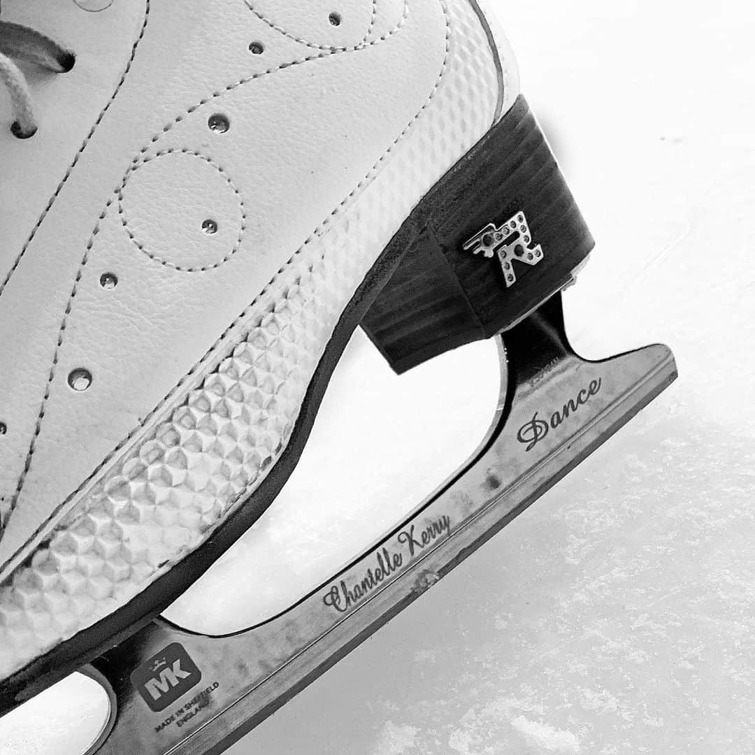 シャンテル・ケリーさんのインスタグラム写真 - (シャンテル・ケリーInstagram)「Training each day in my personalised equipment from @mkblades and snug boots from @risportskates ... ready to take on the season! #newseasonnewgoals #teamAUS #mkblades #risportskates #owi #isq #isa #bfisc #icedance」6月4日 18時28分 - chantelle_kerry