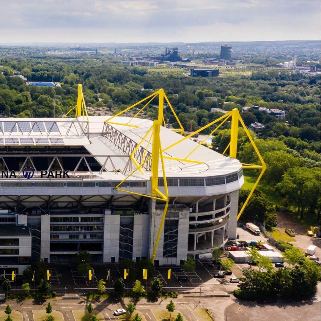 ボルシア・ドルトムントさんのインスタグラム写真 - (ボルシア・ドルトムントInstagram)「Home is where the 💛 is. #bvb #borussiadortmund #dortmund #bundesliga #signalidunapark #stadium #stadion」6月4日 18時34分 - bvb09