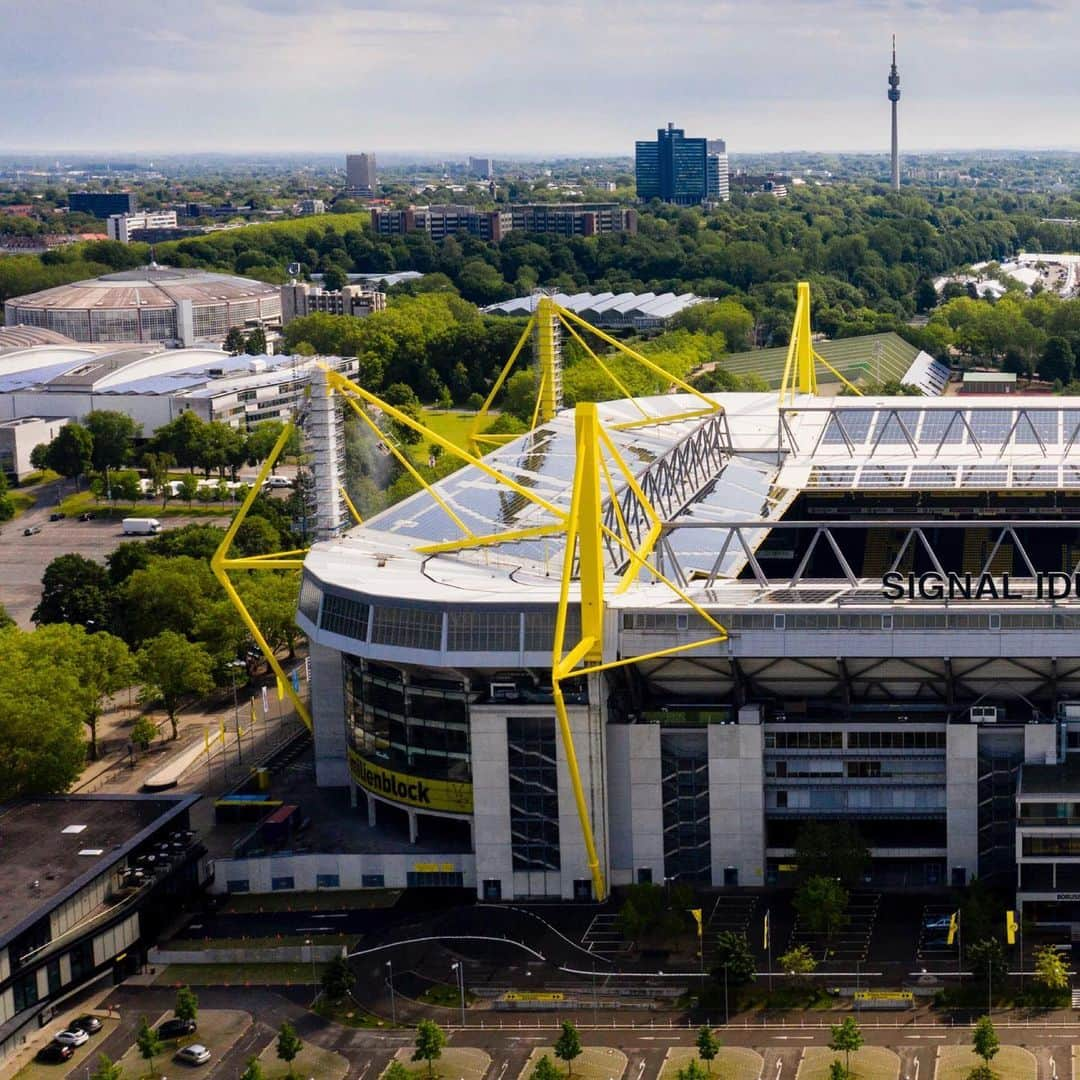 ボルシア・ドルトムントさんのインスタグラム写真 - (ボルシア・ドルトムントInstagram)「Home is where the 💛 is. #bvb #borussiadortmund #dortmund #bundesliga #signalidunapark #stadium #stadion」6月4日 18時34分 - bvb09