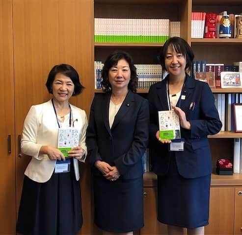 野田聖子さんのインスタグラム写真 - (野田聖子Instagram)「宮崎県連女性局の脇谷のりこ県議と内田理佐県議がお越しになり、活発な意見交換をすることができました。  #野田聖子 #宮崎県連女性局 #脇谷のりこ #内田理佐」6月4日 18時39分 - seiko.noda