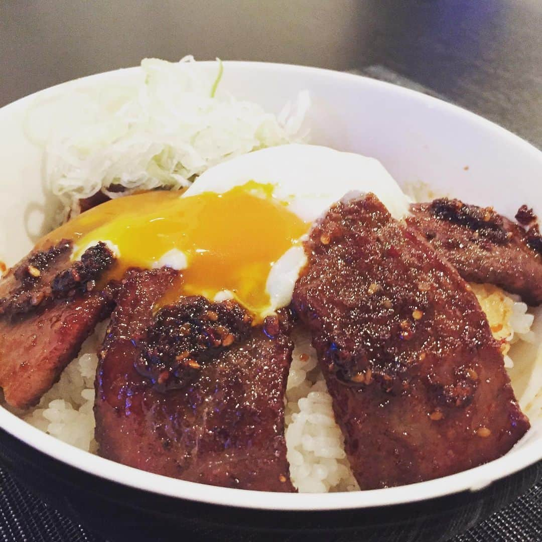 上重聡さんのインスタグラム写真 - (上重聡Instagram)「サトシご飯🍚 今日は焼肉丼🥩」6月4日 18時42分 - satoshi18kamishige