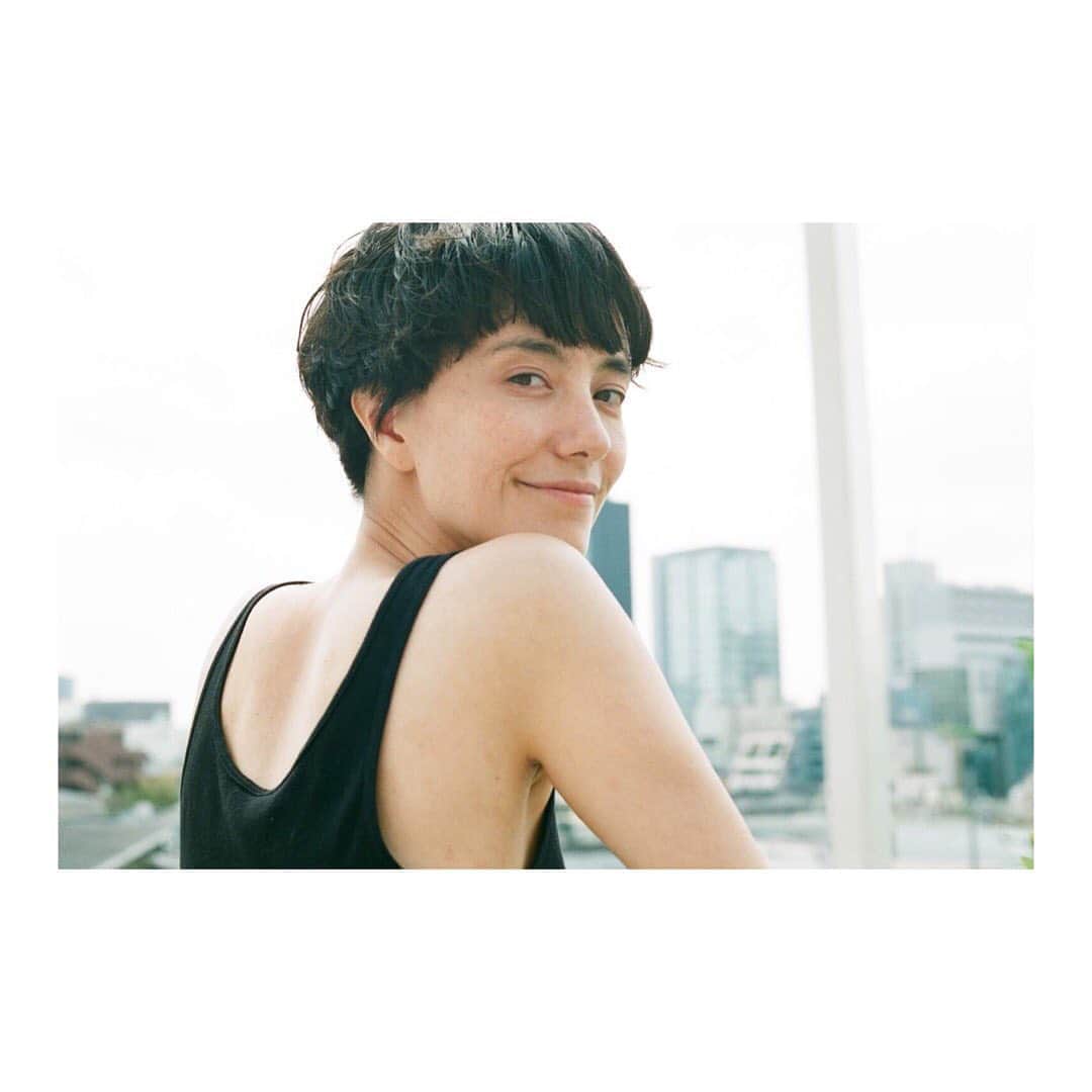 小野りりあんのインスタグラム：「ヘアドネーションしてからほぼ3週間。﻿ ﻿ @twiggymiho さんのステキなカットがとても頭に馴染んでる。﻿ @halkuzuya さんが撮ってくれた思い出の写真たちは時々こうやって載せていきたいな♪﻿」