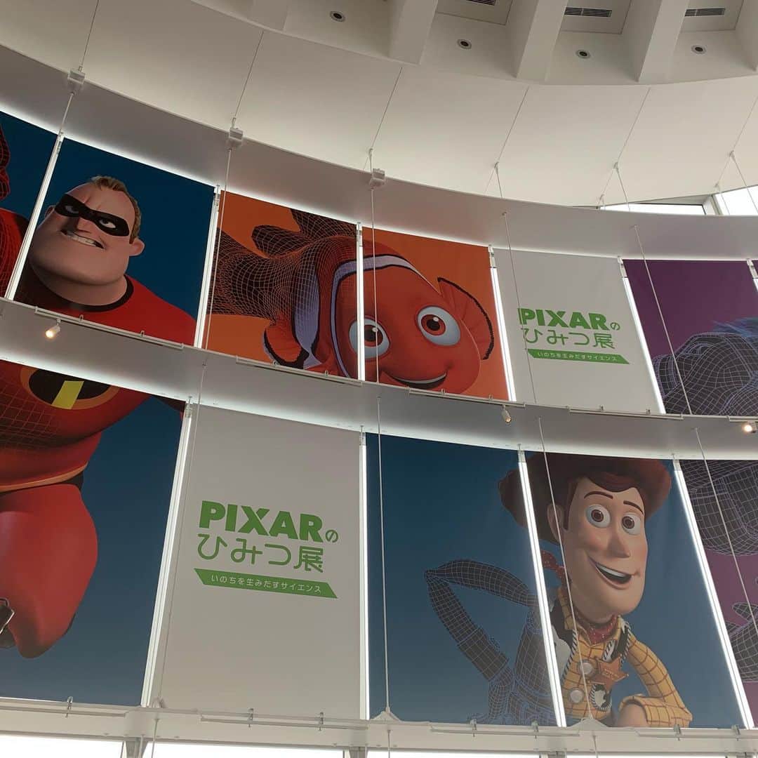 昴生さんのインスタグラム写真 - (昴生Instagram)「六本木！！ #仕事が早く終わったので #pixarのひみつ展  #行ってきました！ #PIXAR好き #ディズニー好きには #たまらん展示会！ #大人も子どもも #楽しめる！ #隣で見てた子どもが #僕もう5回目って言うてた！ #バズ #サリー #マイク #ウォーリー #ドリー #とも写真が撮れる！ #テンション上がったー！ #ただ #この展示場が #54階にある！ #高すぎる！ #めっちゃ高いのに #エレベーター10秒くらいで着いた！ #早すぎる！ #さすが東京！ #さすが六本木！ #さすがPIXARやで！」6月4日 18時45分 - mikikousei