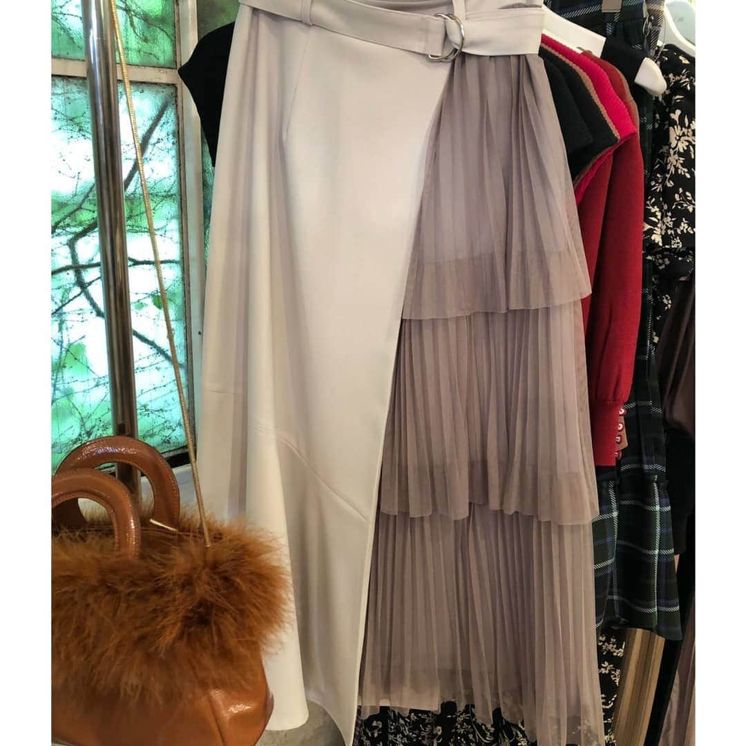 垰智子さんのインスタグラム写真 - (垰智子Instagram)「先日、玉屋の秋冬展示会に行って来ました👗 . 秋冬だけど、明るい色味のお洋服がたくさんあって今からでも取り入れられそうなアイテムも😊 . 個人的にスカートにばかり目がいって今季も引き続きスカート熱が上がりそう🐤 . 玉屋オリジナルの令和ラムネも美味しかったよ😛 . #tamaya2019fw #fashionable #fashion #mischmasch #merdete #unrelish #tamaya #fall #winter」6月4日 18時50分 - taotao_tomo