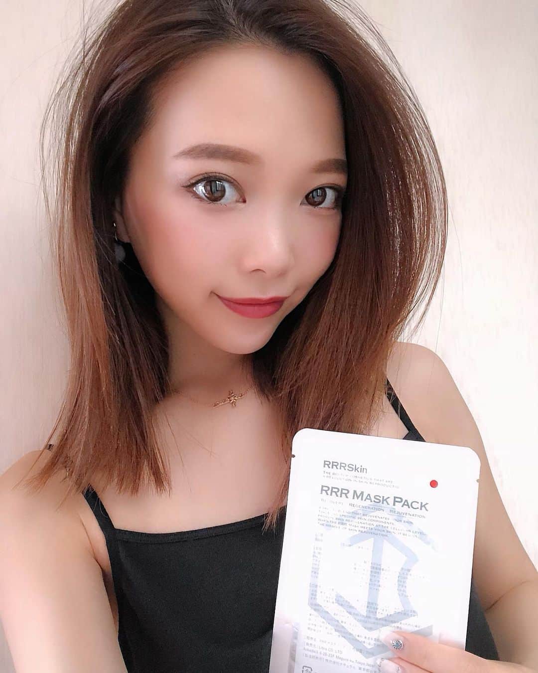 のインスタグラム：「♡ _  _  今月も @yagbeauty_official で レーザートーニングしてきたよ😍  _  いつも最後に @rrrskin のパックも してもらうんやけど、 本間にお肌ツヤツヤなる😳💓 _  _  パックした次の日の化粧ノリが 良すぎてやばい☺️💄💕笑  _  ネットでも購入できるみたいやねんけど、  _ 💡公式サイトにて購入時、 備考欄に"樹奈のInstagramを見た"と 記載すると5枚購入につき 1枚追加🎁プレゼントやねんて😳👏💓 _  _  めっちゃお得やからこの機会にぜひ😍！！ _  _  _ ♡  #YAGBEAUTY #レーザートーニング #RRRマスクパック」