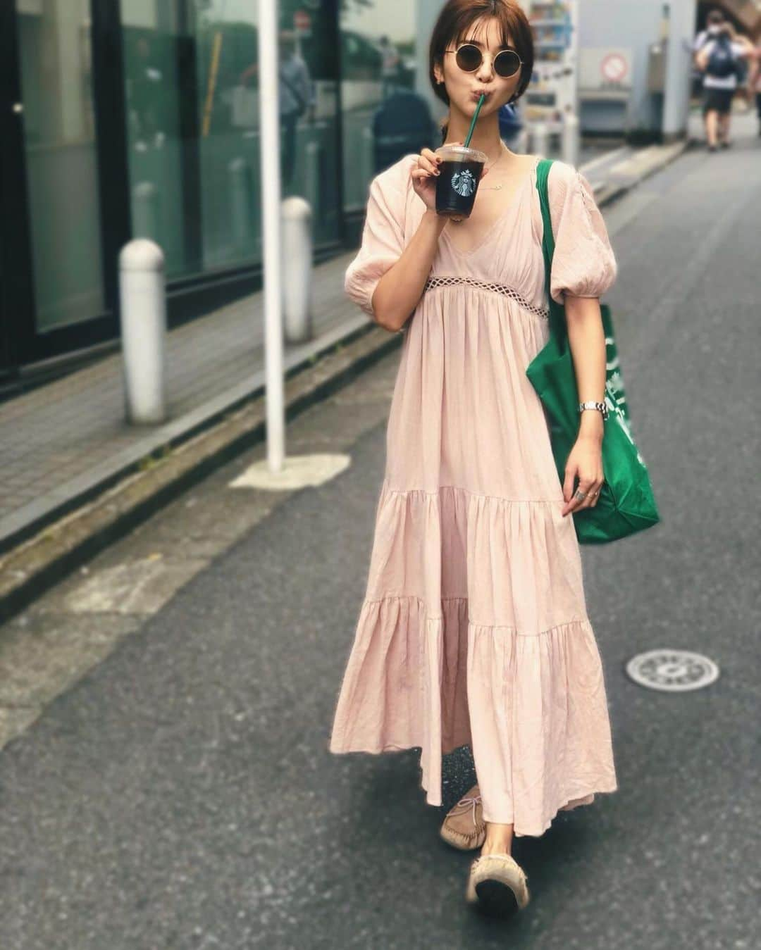 一木美里さんのインスタグラム写真 - (一木美里Instagram)「I bring my ecobag to shopping☕️🌻🥝🌽🥑 . dress @basement_online  sunglass @oliverpeoples  楽なワンピ、プチプラです♡ 今日だけ、1000円オフで買えるらしい🎟」6月4日 18時56分 - misato_ichiki