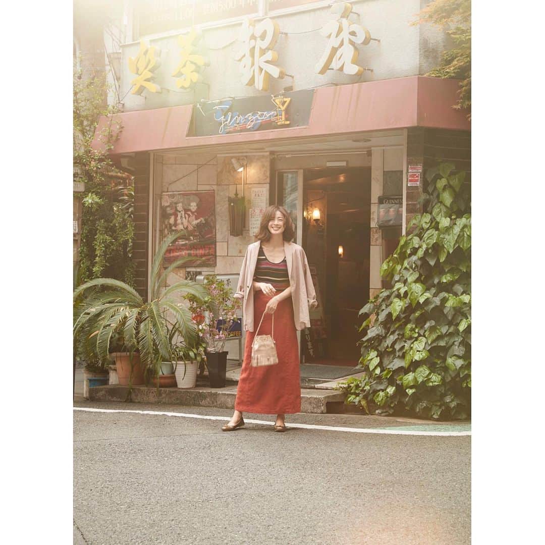 のインスタグラム：「【みんなが知らなかったもうひとつの顔、高垣麗子の裏STORY！】 @story_love40 7月号 photo: @shuashizawa  model: @reikotakagaki  hairmake: @hiramotokeiichi  composition: @luvgypset  #mywork #新連載  麗子さんの新しい連載が始まりました。 麗子さんの好きなコトだけ やっていくという企画です。 麗子さんの人柄が少しでも 皆さんに伝わるよう頑張っていけたらと思います(^-^) 第一回目は好きなアレです。 ※詳細は誌面にて」