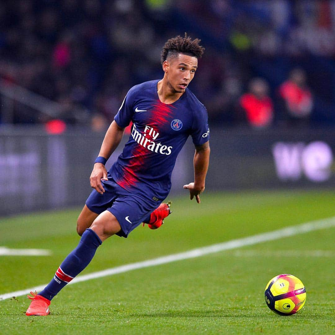 パリ・サンジェルマンFCさんのインスタグラム写真 - (パリ・サンジェルマンFCInstagram)「👀✊ . 😏 @thilokehrer . #ICICESTPARIS #AllezParis #Paris #PSG #Football #ParisSaintGermain #Kehrer #ParcDesPrinces」6月4日 19時08分 - psg