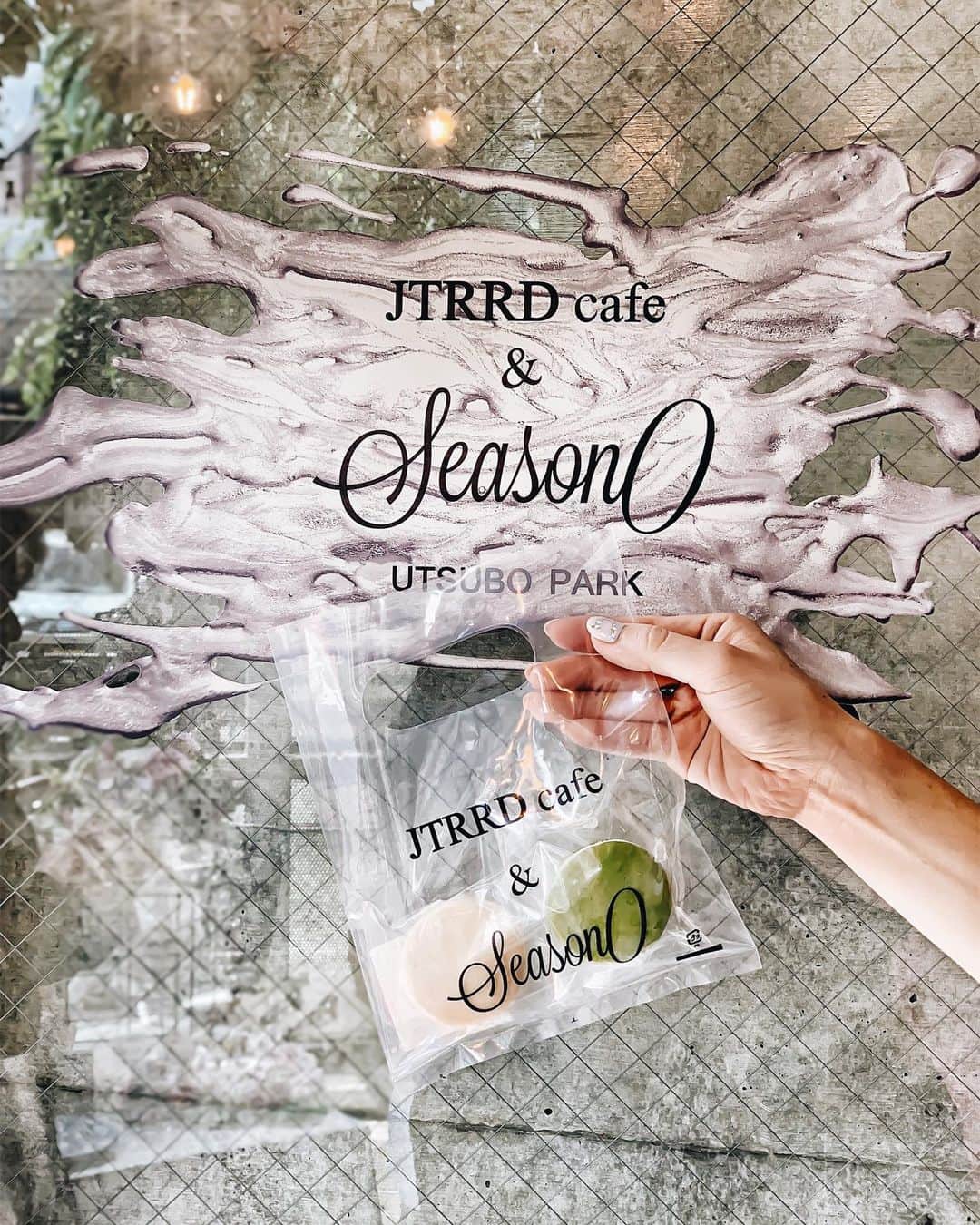 Yukicoさんのインスタグラム写真 - (YukicoInstagram)「🎈🎈 1周年を迎える@jtrrdcafeandseason0  アイスマカロンが まもなく販売スタートするよ🎈🎈 ・ @jtrrdcafeandseason0 場所: 靱本町店・京阪シティモール店 販売日: 2019年6月21日 ‥‥‥‥‥‥‥‥‥‥‥‥‥‥‥‥‥‥‥‥‥‥‥‥‥‥‥‥‥‥‥‥‥‥ #gatheringslikethese#handsinframe#still_life_gallery#foodstyling#beautifulcuisine#livethelittlethings#loves_vscolifestyle#momentsofmine#smoothie#osakasweets#foodstagram#sweetsgram#jtrrd#strawberrysweets#jtrrdcafeandseason0#healthyrecipes#healthyfood#smoothierecipes#smoothie#healthylifestyle#lemonade#cupcakedesign#大阪スイーツ#アイスマカロン#カップケーキ#マカロン#スムージー#レモネード#大阪カフェ#大阪グルメ#大阪スイーツ」6月4日 19時04分 - yukicolifecom