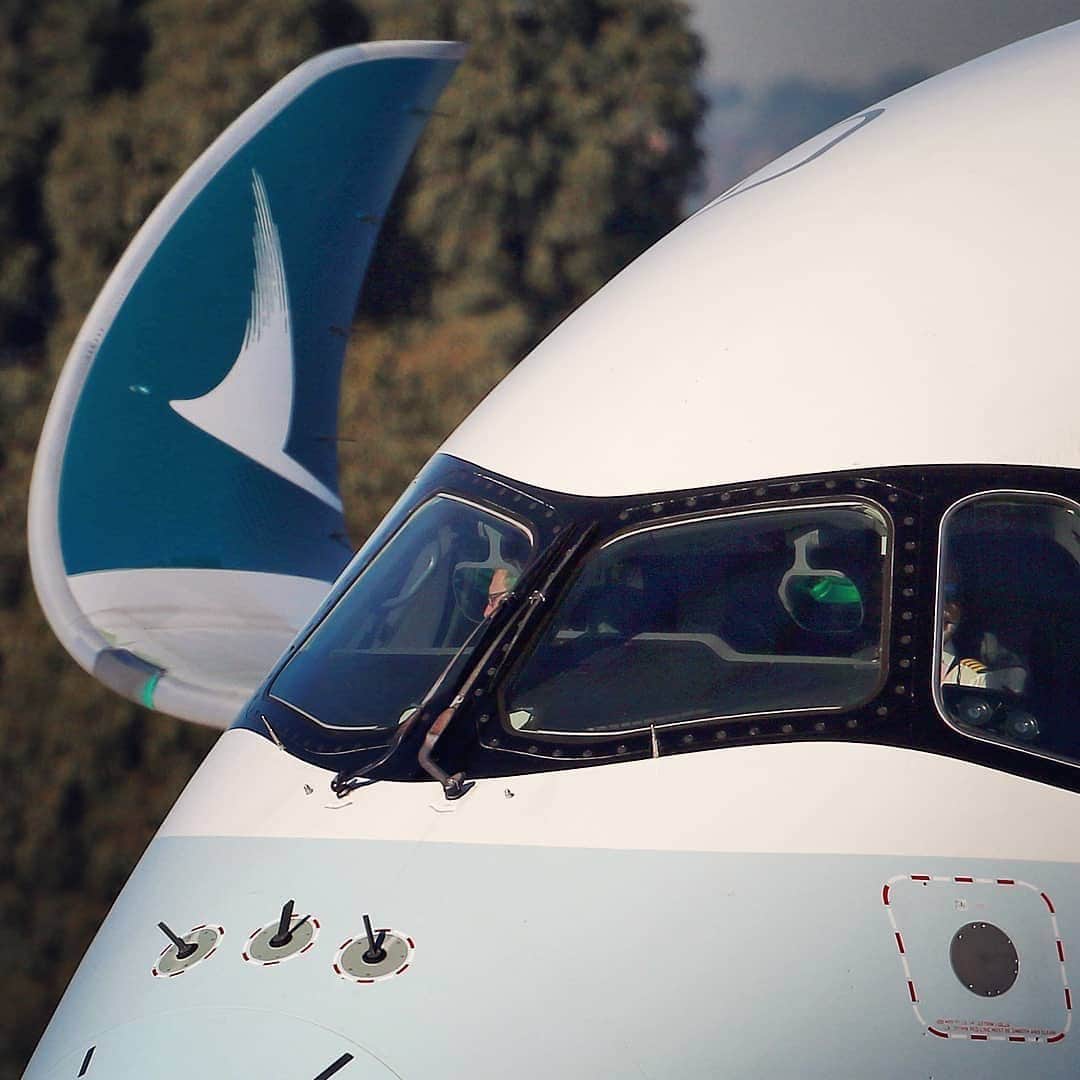 キャセイパシフィック航空さんのインスタグラム写真 - (キャセイパシフィック航空Instagram)「Ready for her closeup. Our @Airbus #A350 checks in on one of four weekly flights to Barcelona. Have you flown in one of our A350s?⠀ ⠀⠀⠀⠀⠀⠀⠀⠀⠀ 我們的#A350 空中巴士每周有四班航次直飛巴塞隆拿，讓旅客踏上夢幻西班牙之旅。你有沒試過搭乘A350展開寫意旅程？⠀⠀⠀⠀⠀⠀⠀⠀⠀ ⠀⠀⠀⠀⠀⠀⠀⠀⠀ Credit: @alvarezmoles」6月4日 19時08分 - cathaypacific