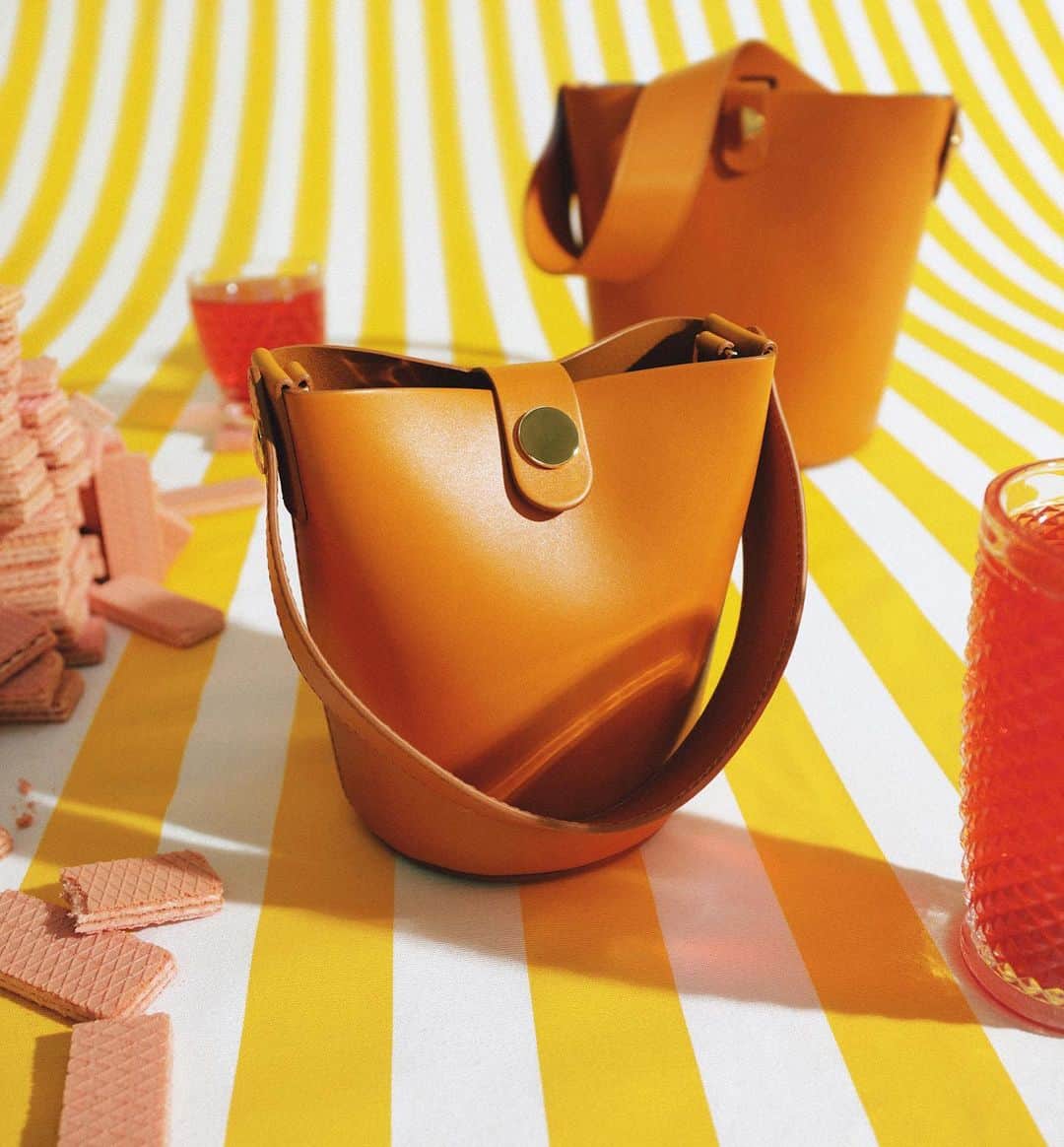 Sophie Hulmeさんのインスタグラム写真 - (Sophie HulmeInstagram)「A tasty Swing. Explore Toffee, our exciting new colour.」6月4日 19時09分 - sophie_hulme