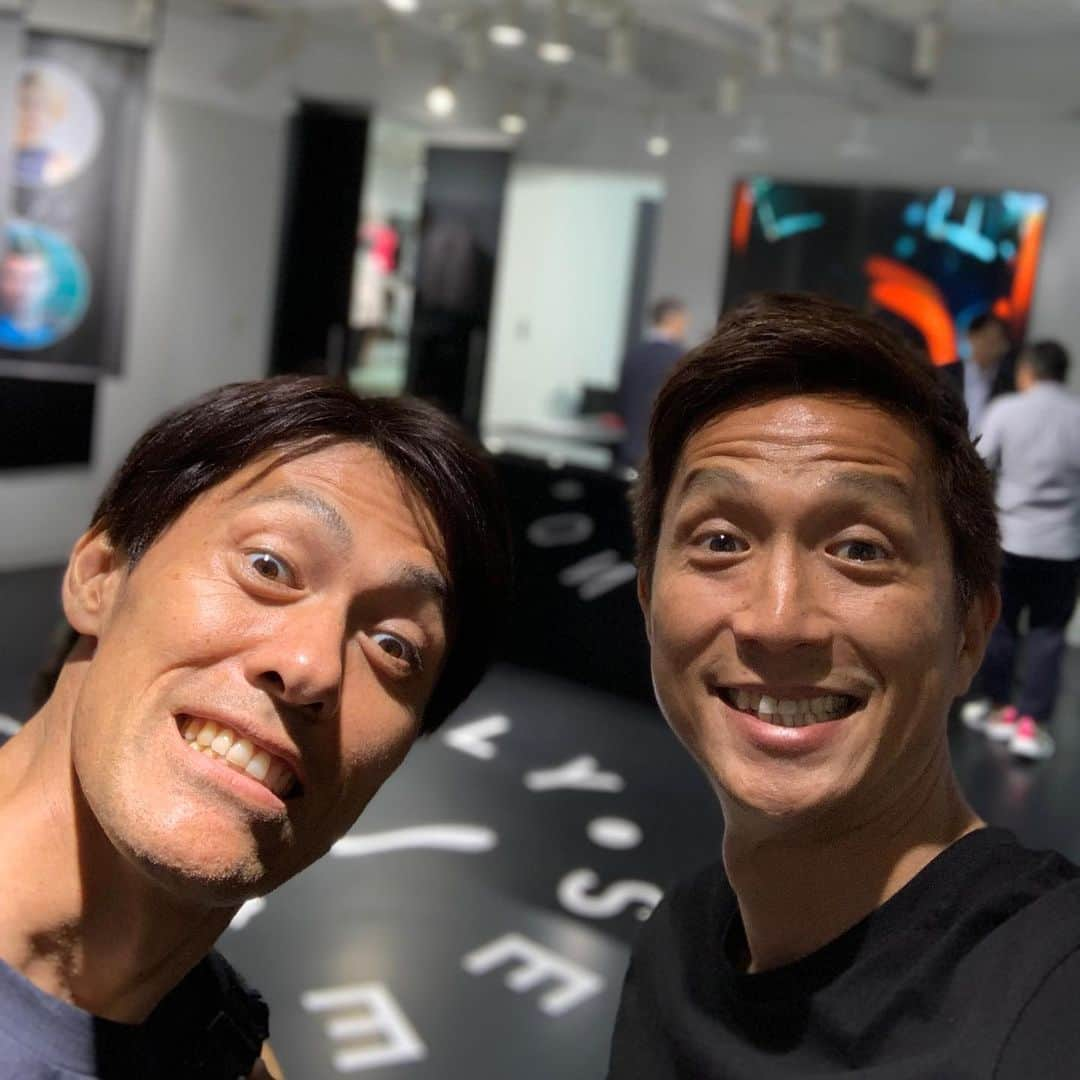 福西崇史さんのインスタグラム写真 - (福西崇史Instagram)「。 PUMA展示会で同級生発見✨✨✨ 。 #楢崎正剛 #福西崇史 #puma #同級生 #話が弾む #楽しい #ポートレートおじさん #3枚目 #あれ？#おかしい？#どこが笑 #instagood #instaphoto」6月4日 19時10分 - takashi_fukunishi