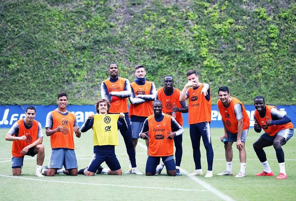 サッカー フランス代表チームさんのインスタグラム写真 - (サッカー フランス代表チームInstagram)「Victoire des chasubles oranges ! 😃👍 #FiersdetreBleus - Orange jerseys win ! 😃👍」6月4日 19時15分 - equipedefrance