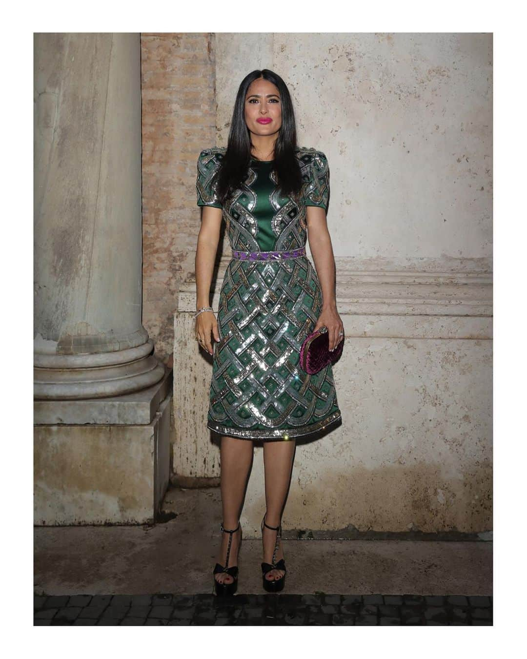 グッチさんのインスタグラム写真 - (グッチInstagram)「In Rome for #GucciCruise20, @salmahayek Pinault in a satin dress with all-over sequin and beaded embroideries, patent leather platform sandals and a velvet clutch part of the fashion show's collection designed by @alessandro_michele. #SalmaHayekPinault completed her look with fine pieces from the #GucciJewelry collection and wore a combination of @guccibeauty Rouge à Lèvres Satin lipstick shade number 405 ‘Grand Hotel’ and Baume à Lèvres shade number 2 'No More Orchids'. Discover more through link in bio. #AlessandroMichele #MuseiCapitolini @museiincomuneroma #GucciBeauty」6月4日 19時26分 - gucci