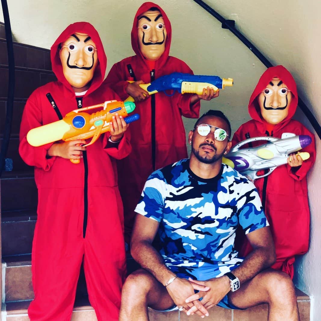 のインスタグラム：「NMP-10  @payetnoabynmp @payetmilanbynmp @payetpharellbynmp  #casadepapel  @olympiquedemarseille @equipedefrance @famillespoir #10 #🔵Ⓜ️ #LMV #NMP-10 #TeamBoumBam」