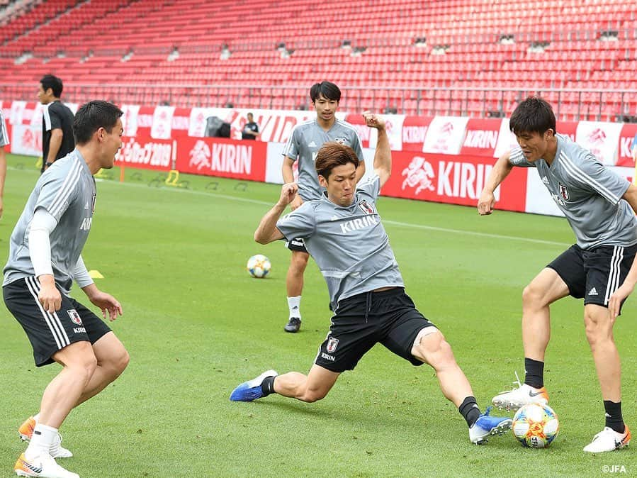 日本サッカー協会さんのインスタグラム写真 - (日本サッカー協会Instagram)「【📸日本代表 Team Cam】6/4(火)、#SAMURAIBLUE は翌日に控えるトリニダード・トバゴ戦を前に最終調整に臨みました。 ・ #daihyo #キリチャレの日 ―――――――――――――――――― キリンチャレンジカップ2019 🆚トリニダード・トバゴ代表 📅6/5(水)19:30KO 📍愛知／豊田スタジアム 📺フジテレビ系列で生中継 ・ 🆚エルサルバドル代表 📅6/9(日)19:00KO 📍宮城／ひとめぼれスタジアム宮城 📺TBS系列で生中継 ・ 👉大会情報はJFA.jpへ ――――――――――――――――――」6月4日 19時37分 - japanfootballassociation