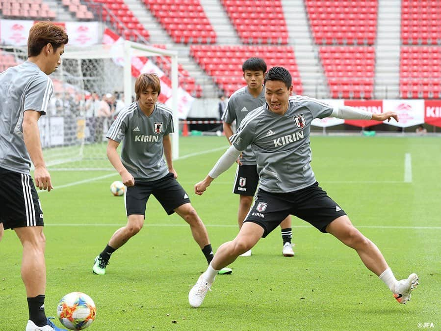 日本サッカー協会さんのインスタグラム写真 - (日本サッカー協会Instagram)「【📸日本代表 Team Cam】6/4(火)、#SAMURAIBLUE は翌日に控えるトリニダード・トバゴ戦を前に最終調整に臨みました。 ・ #daihyo #キリチャレの日 ―――――――――――――――――― キリンチャレンジカップ2019 🆚トリニダード・トバゴ代表 📅6/5(水)19:30KO 📍愛知／豊田スタジアム 📺フジテレビ系列で生中継 ・ 🆚エルサルバドル代表 📅6/9(日)19:00KO 📍宮城／ひとめぼれスタジアム宮城 📺TBS系列で生中継 ・ 👉大会情報はJFA.jpへ ――――――――――――――――――」6月4日 19時37分 - japanfootballassociation