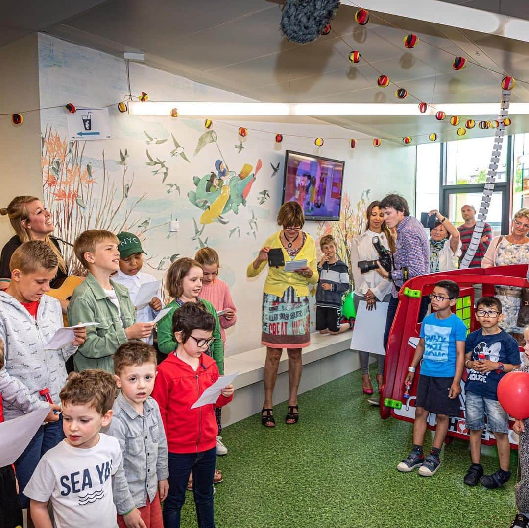 ヤン・フェルトンゲンさんのインスタグラム写真 - (ヤン・フェルトンゲンInstagram)「Enorm trots op de opening van de eerste playground in een ziekenhuis, het Koningin Mathilde Ziekenhuis in Antwerpen!! De playground zal gebruikt worden door dokters bij het revalidatieproces van de kinderen! Dank je wel aan de UZA Foundation en iedereen die dit mee mogelijk heeft gemaakt!! ❤️ /// So proud to have opened our first playground in a hospital, the Queen Mathilde Childrens hospital in Antwerp. The playground will be used by doctors in the recovery programs of the children. Thank you to the UZA foundation and all our partners for helping us make this possible! ❤️ #iederkindisbijzonder」6月4日 19時53分 - jvertonghen