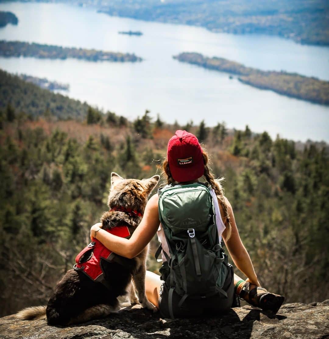 L.L.Beanさんのインスタグラム写真 - (L.L.BeanInstagram)「"Just a few more minutes." –every five minutes #BeanOutsider (📷: @ambpitch) . . .  #hikingwithdogs  #adirondacks」6月4日 19時57分 - llbean
